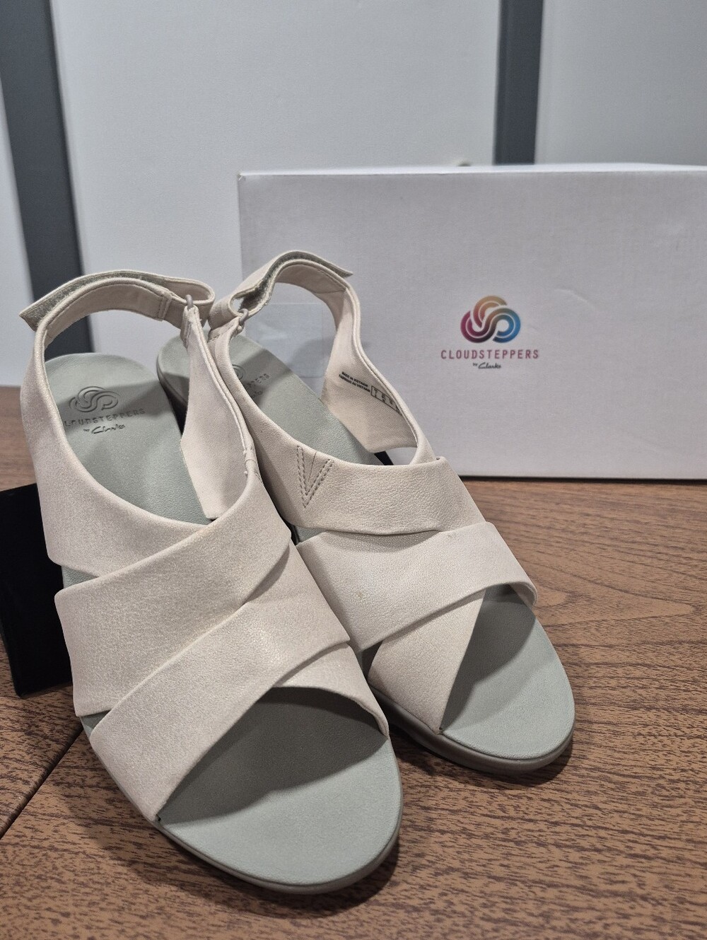 NIB Clarks Cloudsteppers Caddell Bright